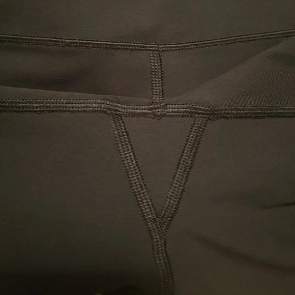 Size 6 Lululemon Leggings - Picture 5 of 7